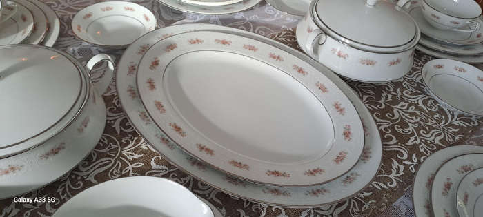 Noritake  Glenaire 2060 complete dinner service 6 place settings also available the tee/coffee set