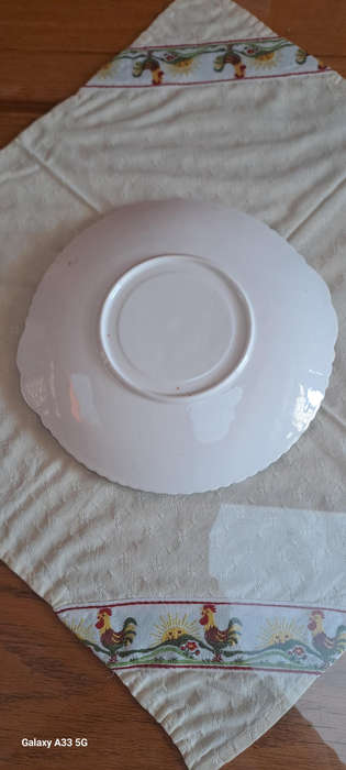 vintage beautiful large plate/platter/saucer for tureen?