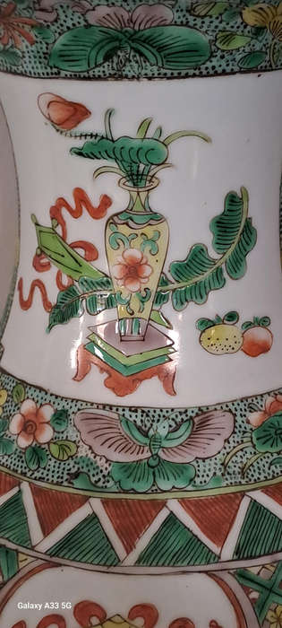 CHINESE FAMILLE VERTE PORCELAIN VASE 19th Century In rouleau form, with warrior landscape scene 55cm