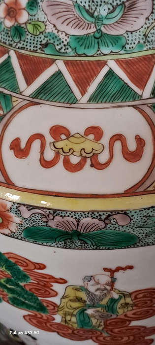 CHINESE FAMILLE VERTE PORCELAIN VASE 19th Century In rouleau form, with warrior landscape scene 55cm