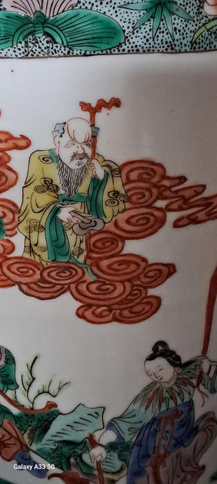 CHINESE FAMILLE VERTE PORCELAIN VASE 19th Century In rouleau form, with warrior landscape scene 55cm