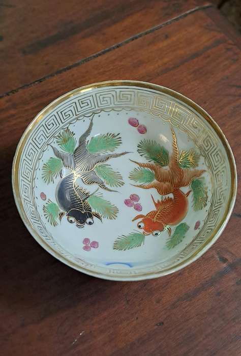 Lovely rare Famille Rose gold fish rice bowl wealth and abundance