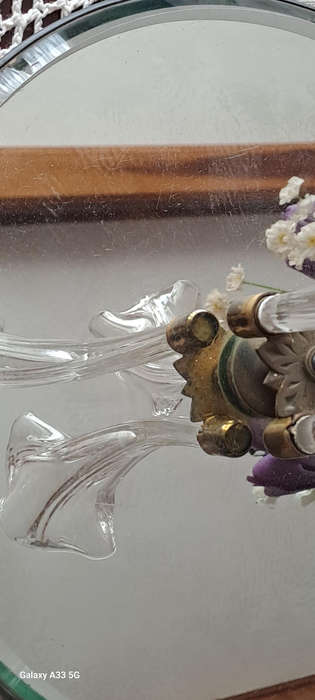 Late 19th century clear 3 trumpet glass and mirror Epergne Stunning