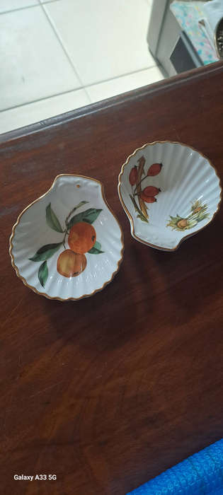 2x Royal Worcester Evesham gold shell shaped dished