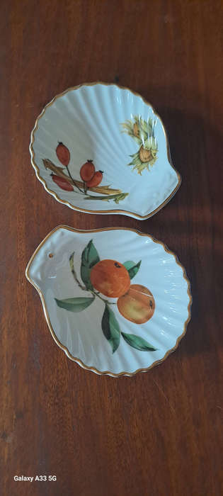 2x Royal Worcester Evesham gold shell shaped dished