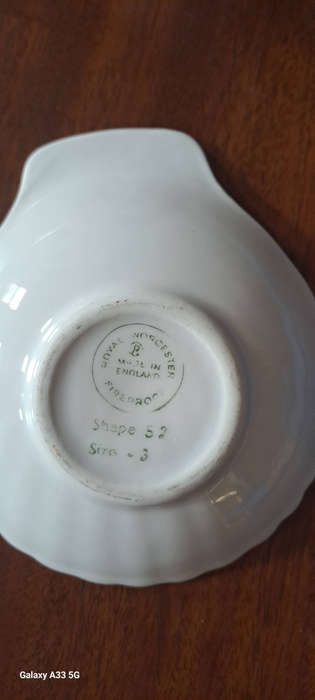 2x Royal Worcester Evesham gold shell shaped dished