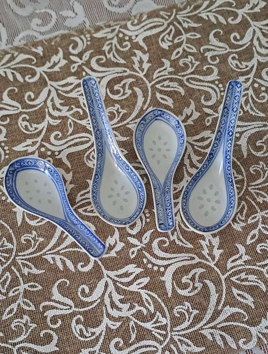 Jindgezhen Porcelain Blue and White Rice Grain Pattern set 4 spoons