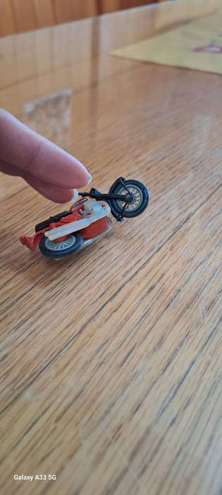 Lesney Matchbox No 18 Hondarora bike still nice