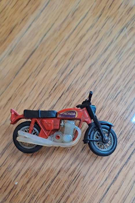 Lesney Matchbox No 18 Hondarora bike still nice