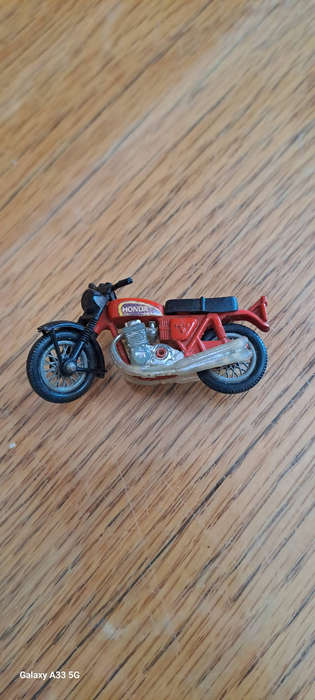 Lesney Matchbox No 18 Hondarora bike still nice