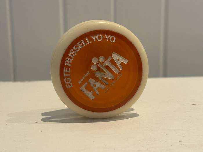 South African 1976 RUSSELL PROFESSIONAL FANTA YoYo. English & Afrikaans version