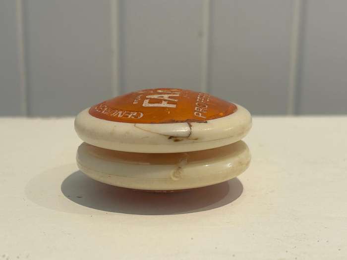 South African 1976 RUSSELL PROFESSIONAL FANTA YoYo. English & Afrikaans version