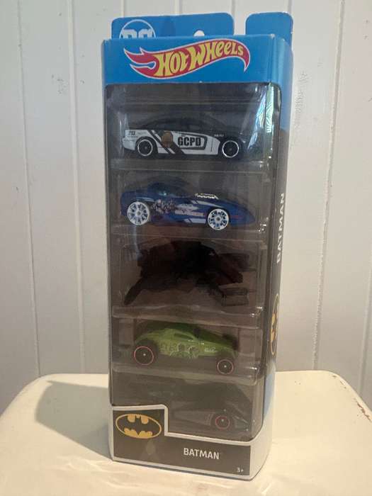 Hotwheels THE BATMOBILE & BATMAN related cars 5 car boxset