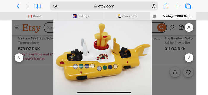 Corgi Toys No 05405 THE BEATLES YELLOW SUBMARINE & all FAB four figures