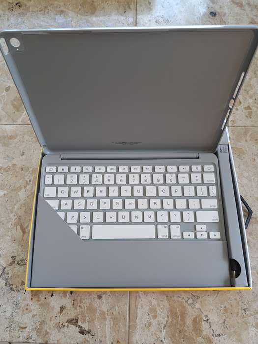 Zagg Folio Cover, Hinged Keyboard compatible with iPad Air2 -White (Second Generation) New