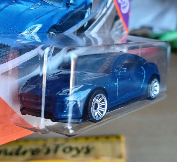 2019 Matchbox ~ 52/100 2015 Jaguar F-Type Coupe ~ Mint on Short card