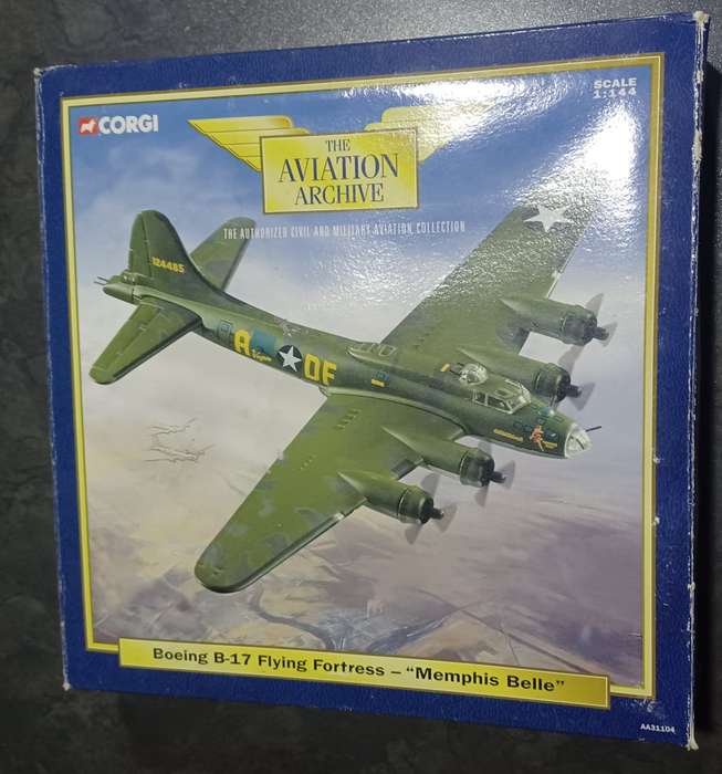 Corgi  ~  Model collection ~ Scale 1:144 ~ Boeing B-17 Flying Fortress - "Memphis Belle"