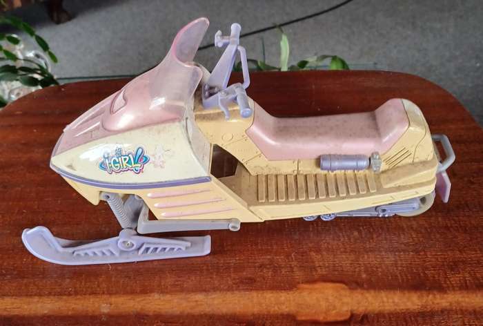 Barbie Snowmobile Mattel Vintage 90's /2000's (sad condition)