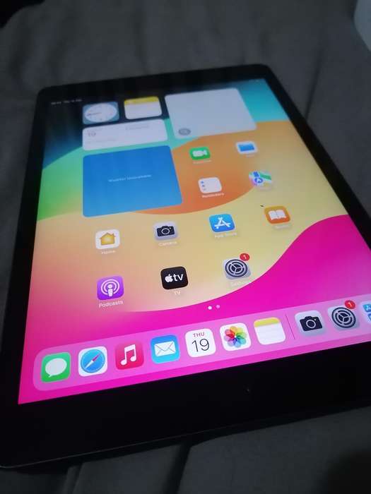 APPLE IPAD 10" A2198 7TH GEN.128GB, SIM/WIFI/BT, IN BOX WITH CHARGER*EXCELLENT CONDITION*