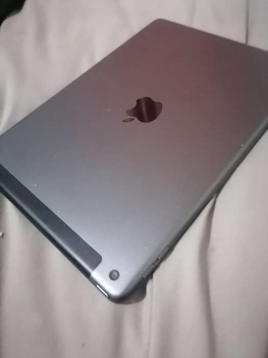 APPLE IPAD 10" A2198 7TH GEN.128GB, SIM/WIFI/BT, IN BOX WITH CHARGER*EXCELLENT CONDITION*