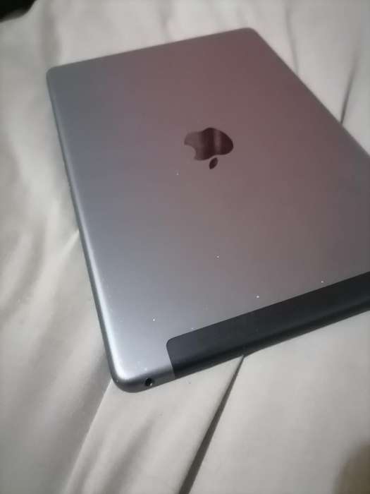 APPLE IPAD 10" A2198 7TH GEN.128GB, SIM/WIFI/BT, IN BOX WITH CHARGER*EXCELLENT CONDITION*