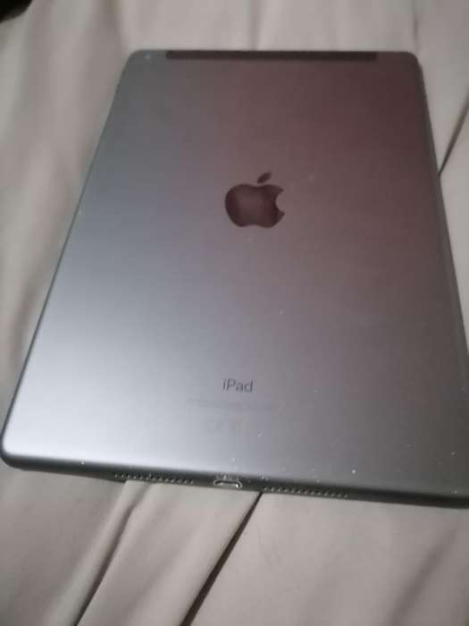 APPLE IPAD 10" A2198 7TH GEN.128GB, SIM/WIFI/BT, IN BOX WITH CHARGER*EXCELLENT CONDITION*