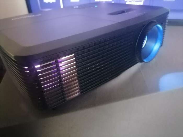 *OPTOMA DLP FULL 3D HDMI PROJECTOR 3300LUMENS*TOP QUALITY*