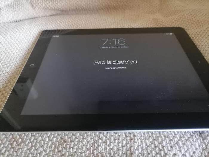 Apple iPad A1430 10 INCH,WIFI AND 4G*LIQUIDATION ITEM, SOLD AS IS**