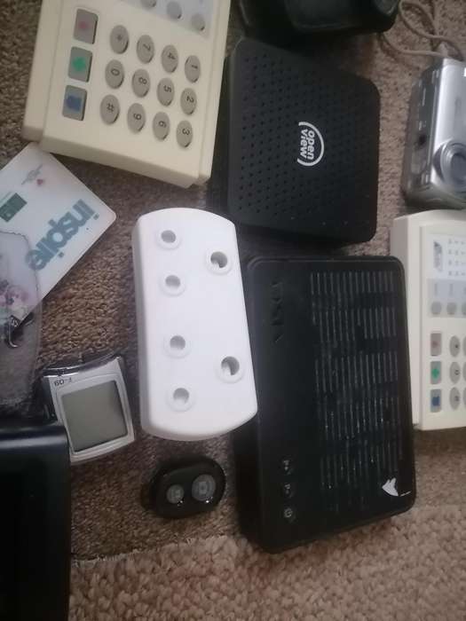 BULK LOT OF ELECTRONICS