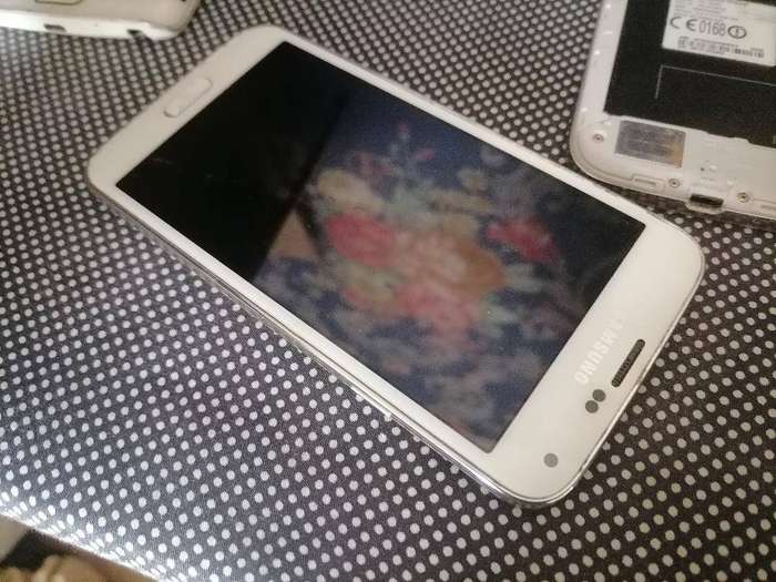 Lot of 4 x Samsung cellphones