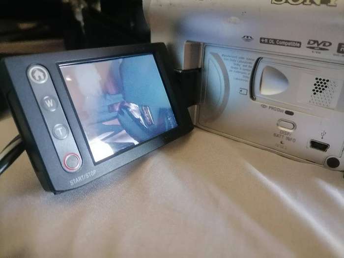 Sony HandyCam DCR-DVD608E WITH CHARGER AND CARRY BAG