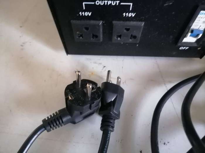 DOWA Step Up - Down 220v to 110v converter (DW1000 - 1000 WATTS)