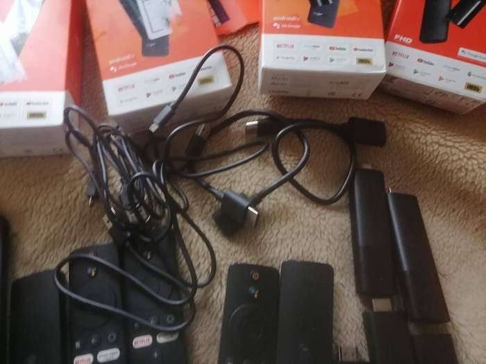 LOT OF 6 X DEFECTIVE XIAOMI 4K TV STICKS WITH BOXES AND REMOTES(ONE BID FOR THE LOT)