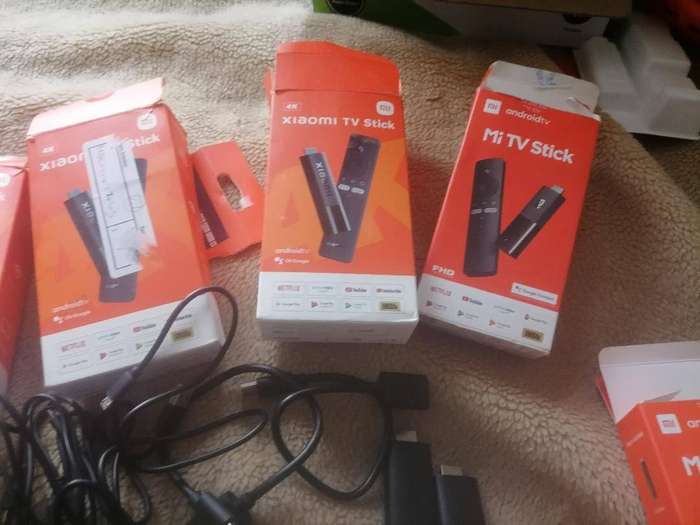 LOT OF 6 X DEFECTIVE XIAOMI 4K TV STICKS WITH BOXES AND REMOTES(ONE BID FOR THE LOT)