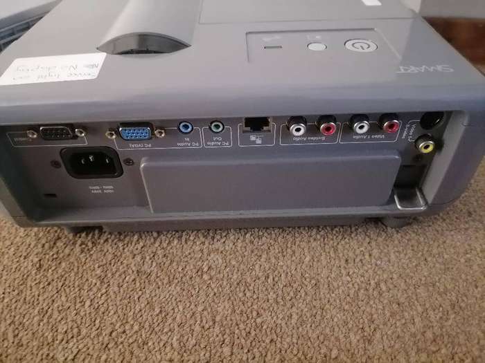 2 x projectors - both power on screen blank