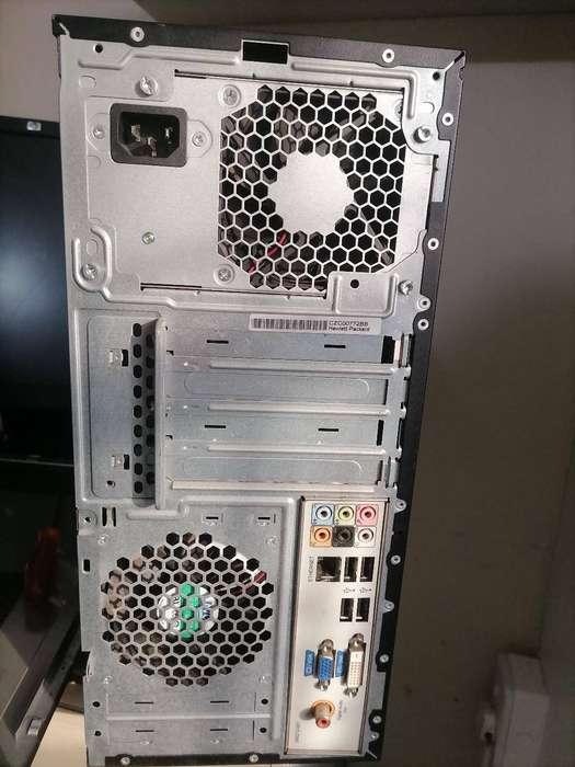 DESKTOP PC WITH 22" SCREEN, KEYBOARD,MOUSE(POWERS ON SCREEN REMAINS BLANK)