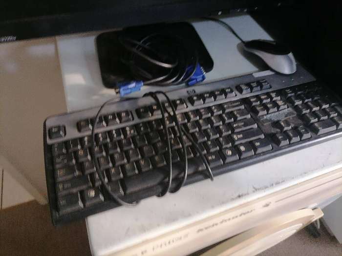 DESKTOP PC WITH 22" SCREEN, KEYBOARD,MOUSE(POWERS ON SCREEN REMAINS BLANK)