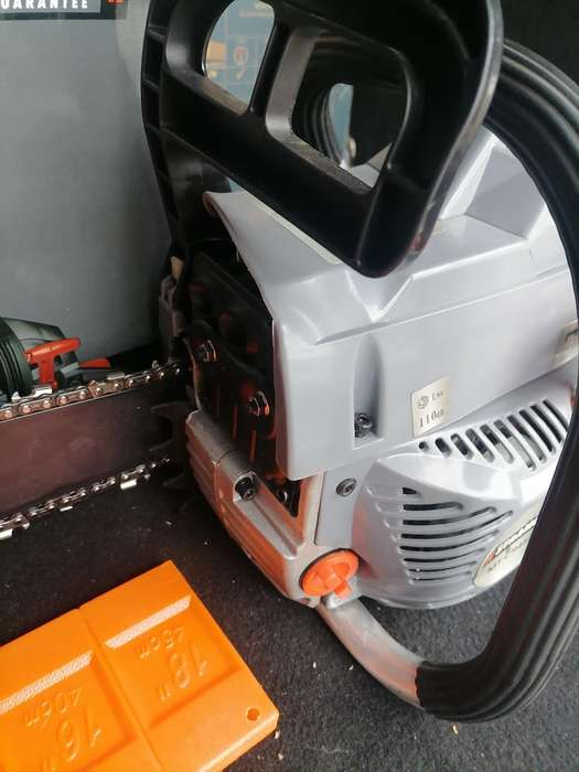 **STRAM 45CC CHAINSAW IN BOX WITH GUIDE BAR,CHAIN,TOOLS ETC**
