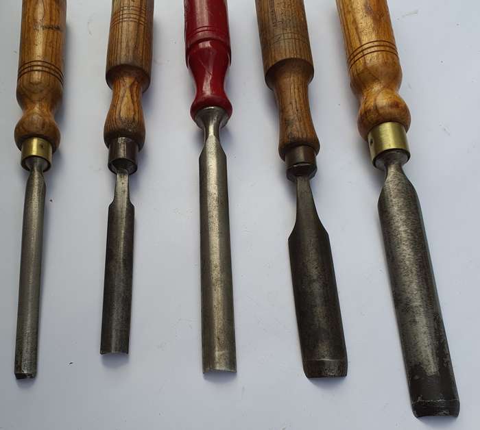 Set Of Mixed Vintage Chisels (x9)  Gouge Chisels & Bevel Bench Chisels