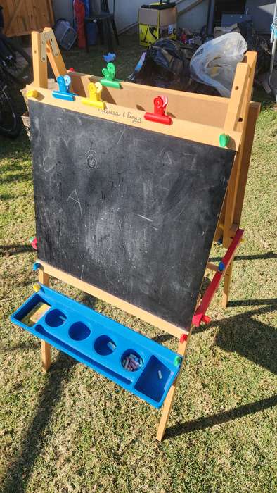 Melissa & Doug Deluxe Wooden Standing Art Easel