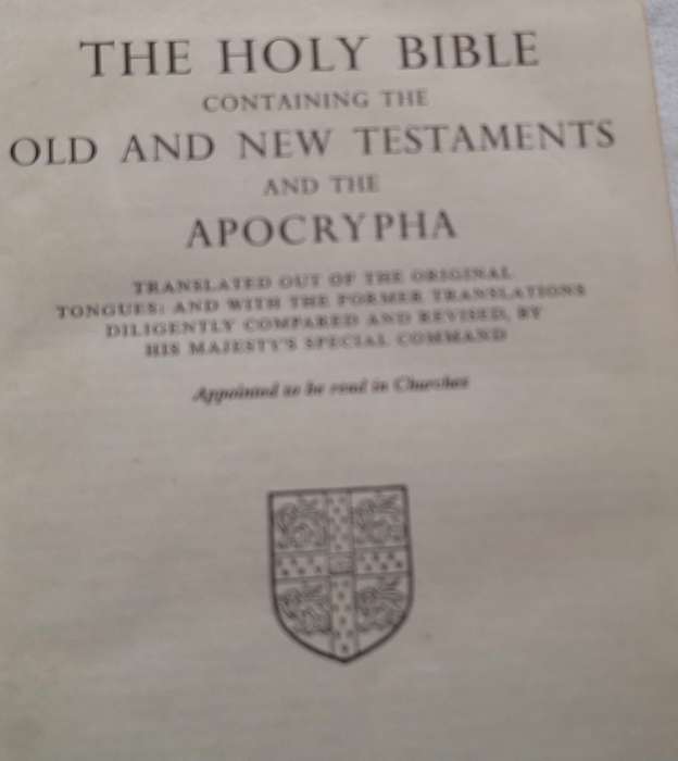 The Holy Bible Containing the Old and New Testaments and the Apocrypha Hardcover