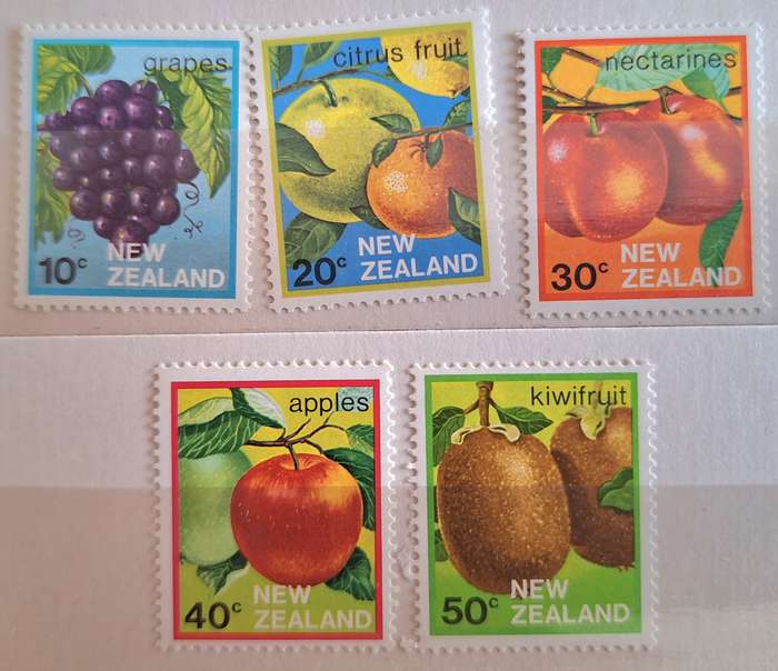 New Zealand 1982 Definitives Fruit 5 Mint stamps