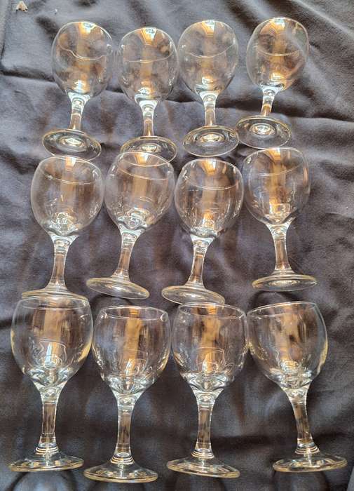 12 Wine Glasses