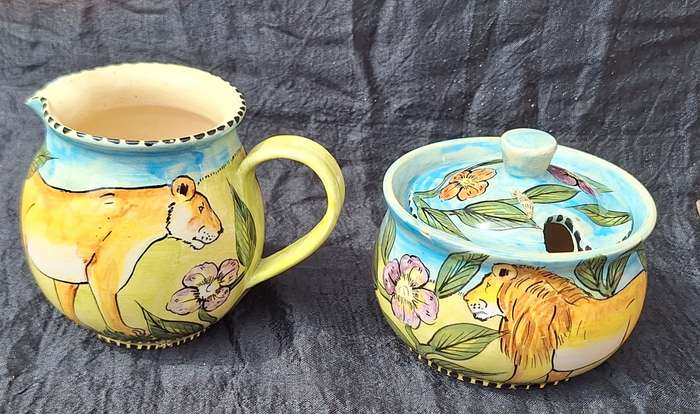 Water Berry Pottery Zimbabwe Milk Jug and Lidded Sugar Bowl Lion/Lioness