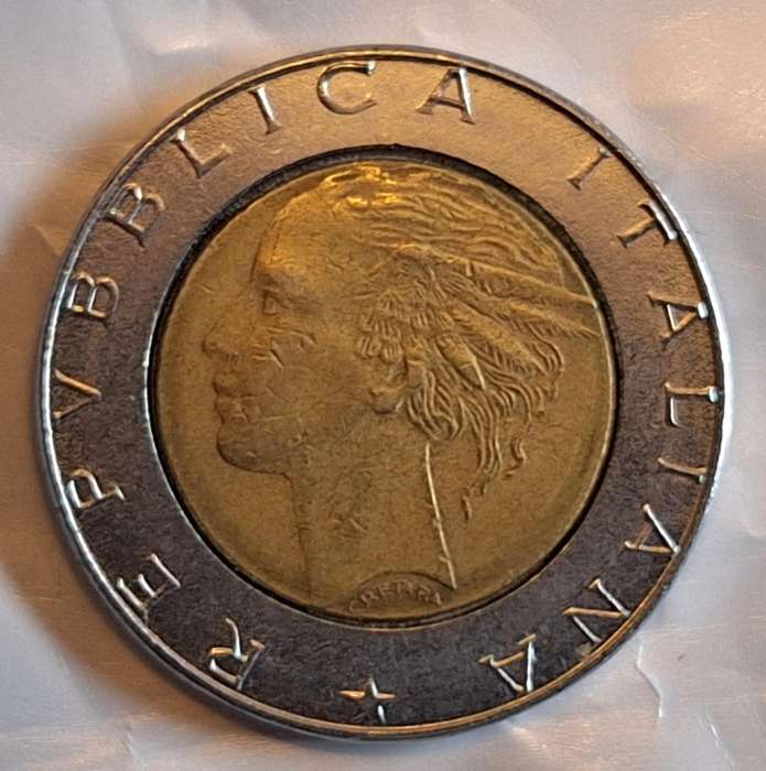 Italy 1990 500 Lire Bimetallic: bronzital center in acmonital ring