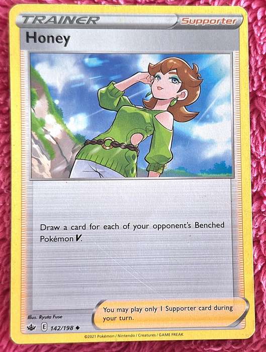 Pokemon 2021 Chilling Reign 142/198 Honey