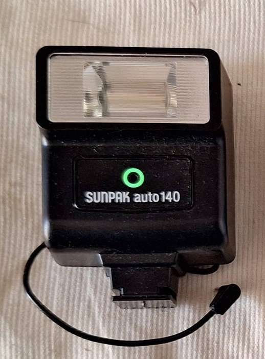 Sunpak Auto 140 Electronic Flash Unit