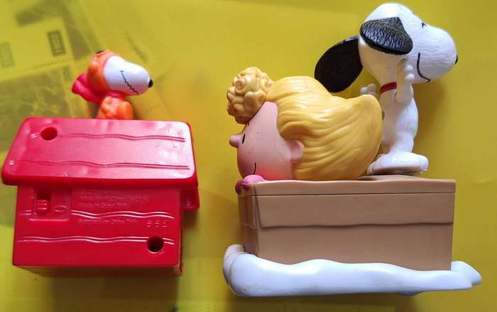 MacDonalds Snoopy and Peanuts 2 Toys