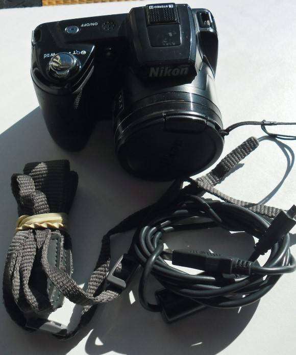 NIKON COOLPLX L110 CAMERA WITH BAG CABLE ETC. REQUIRES 4 AA BATTRIES NOT SUPPLIED(MAKE OFFER)