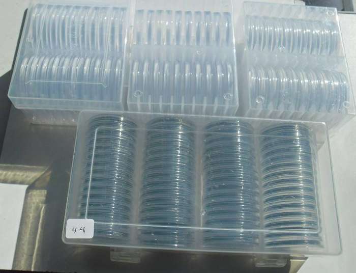 COIN CAPTULES (USED) 3 BOXES 50MM 60 UNITS AND ONE BOX 44MM 60 UNITSALL FOR ONE BID